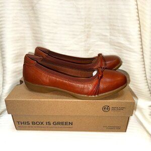 NEW IN BOX! CLARKS COLLECTION MEADOW RAE LEATHER BALLET FLAT TAN BROWN 6.5 W